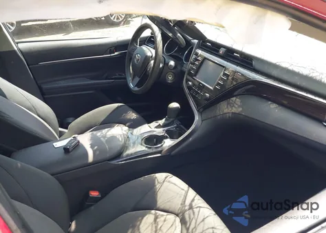 2020 Toyota Camry Le z USA, uszkodzony, nr VIN 4T1C11AK0LU983271